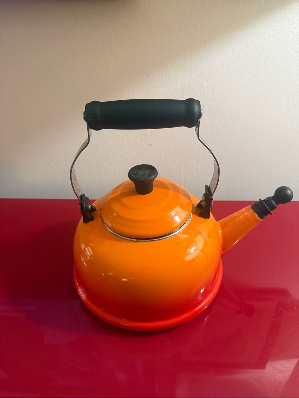 Le Creuset vintage enamel-on-steel whistling tea kettle - Flame orange red 1.6L